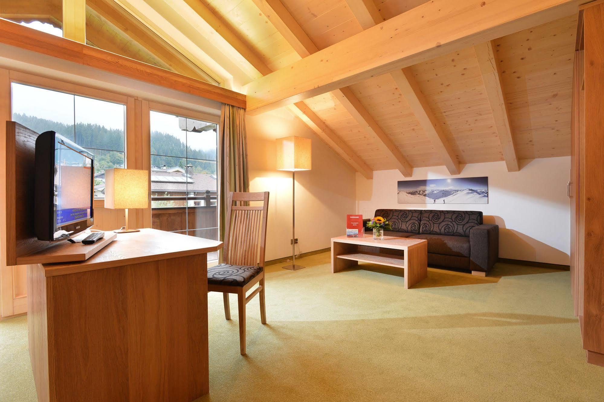 Hotel Reitlwirt Бриксен-им-Тале Екстериор снимка