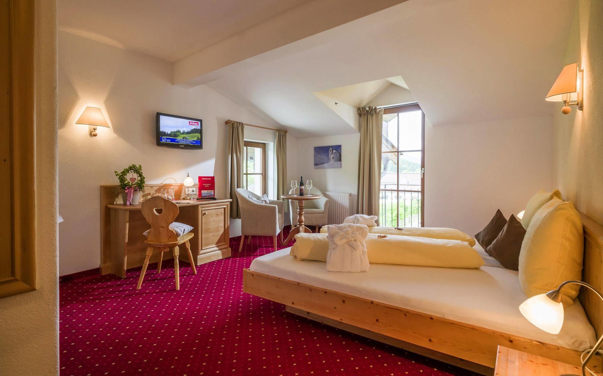 Hotel Reitlwirt Бриксен-им-Тале Екстериор снимка