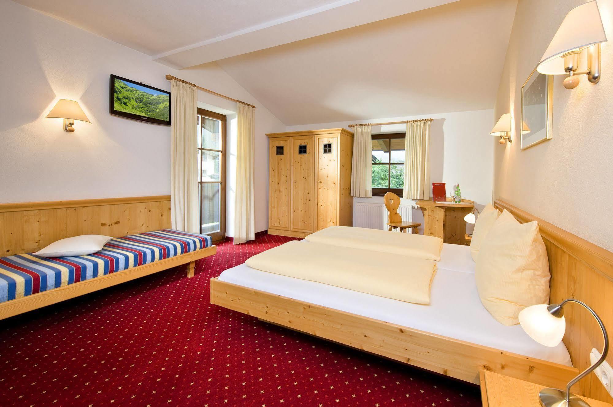 Hotel Reitlwirt Бриксен-им-Тале Стая снимка