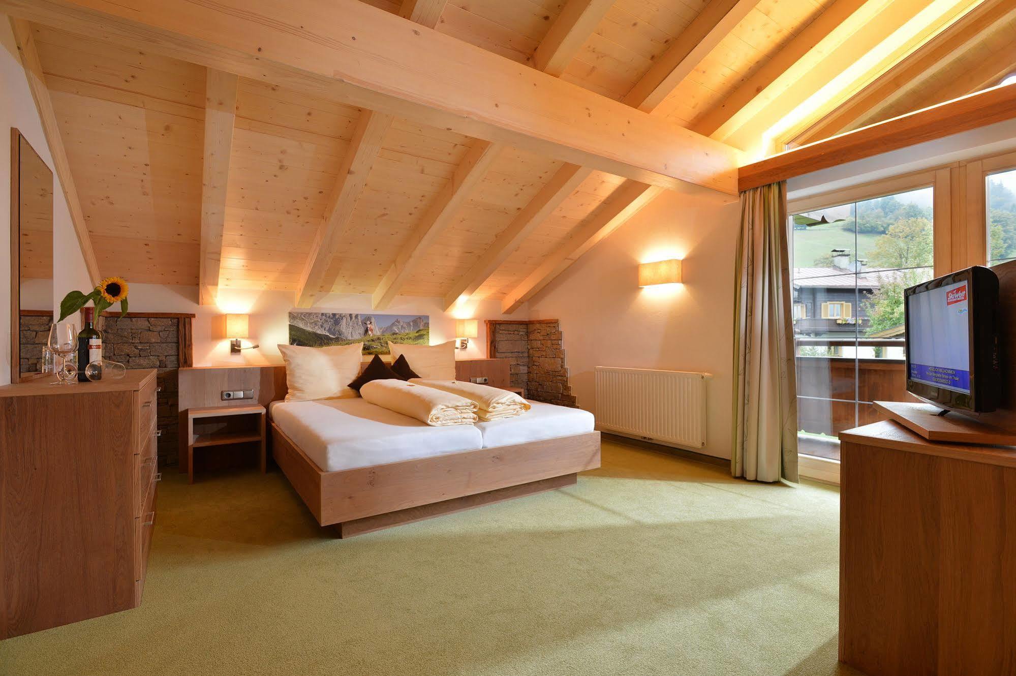Hotel Reitlwirt Бриксен-им-Тале Екстериор снимка