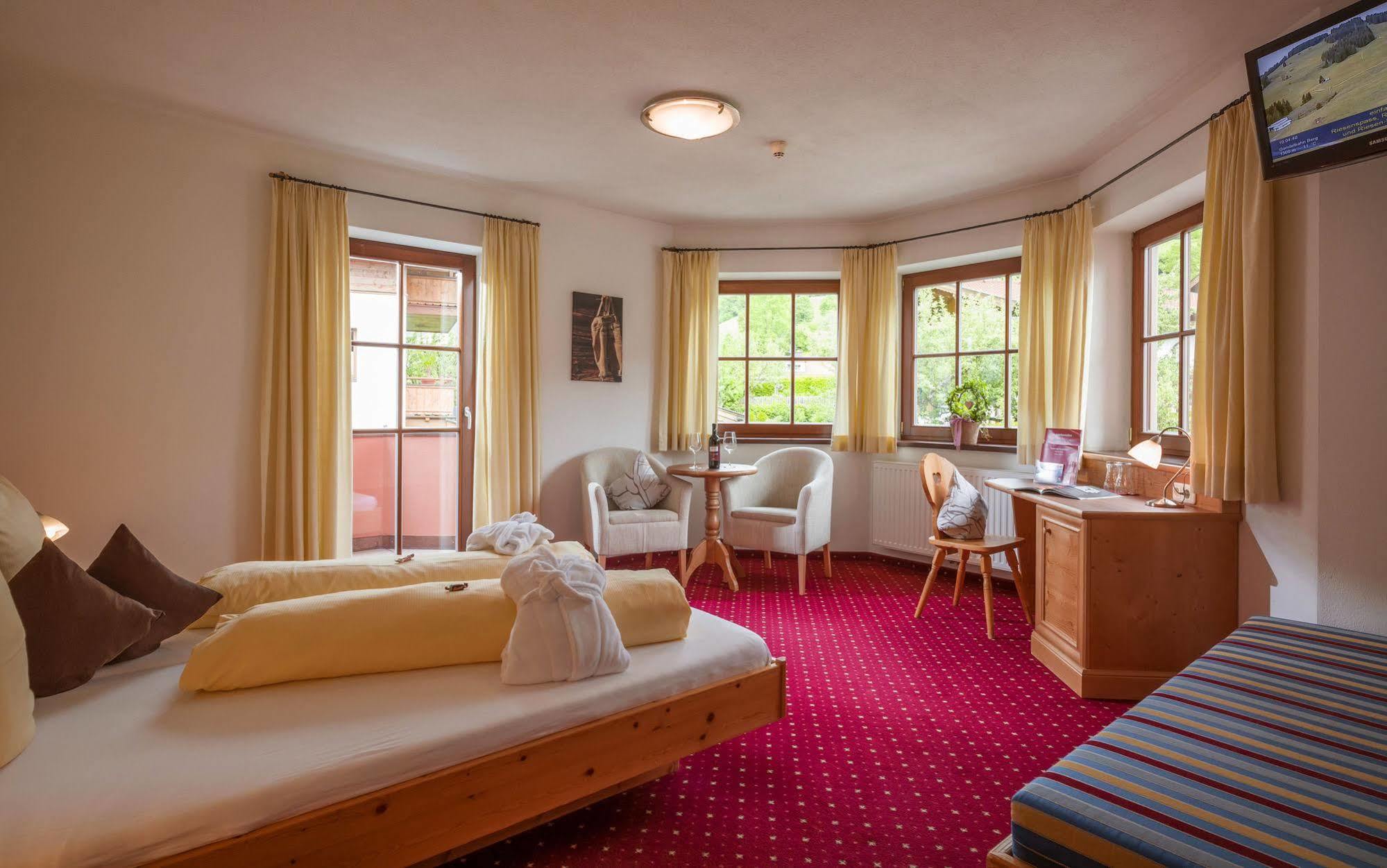 Hotel Reitlwirt Бриксен-им-Тале Екстериор снимка